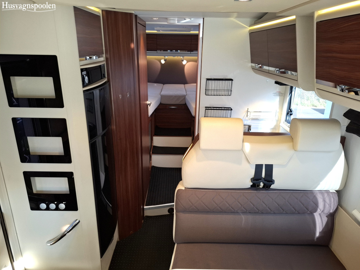 Adria MATRIX M 670SL Långbäddar, Taksäng, Cykelställ, bild 8 av 17