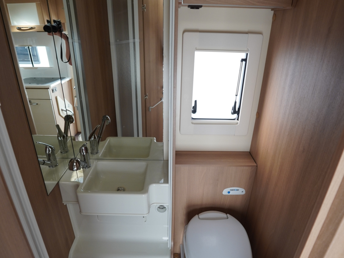 CI MAGIS 74 XT Dieselpanna ACx2 Solcell, bild 10 av 16
