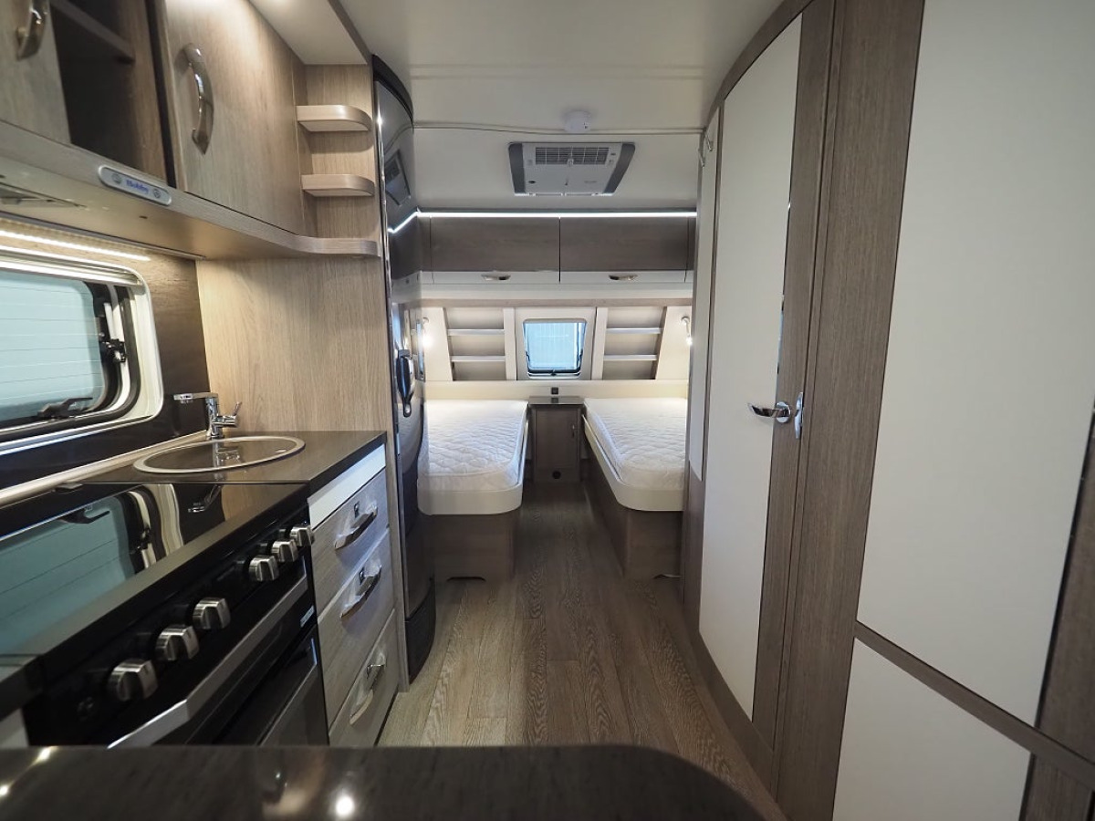 Hobby Prestige 620 CL ALDE I Golvvärme I Markis, bild 7 av 16
