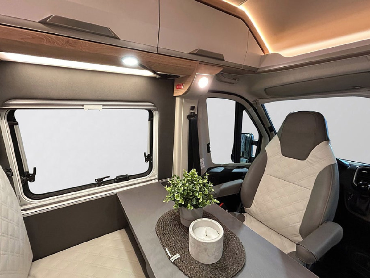 Knaus BOXLIFE 600 ME AUTOMAT ADAPTIV FARTHÅLLARE LÅNGBÄDDAR, bild 12 av 43