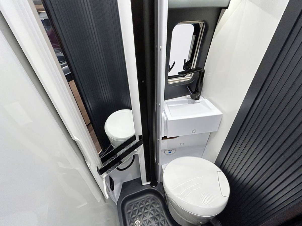 Knaus BOXLIFE 600 ME AUTOMAT ADAPTIV FARTHÅLLARE LÅNGBÄDDAR, bild 26 av 43