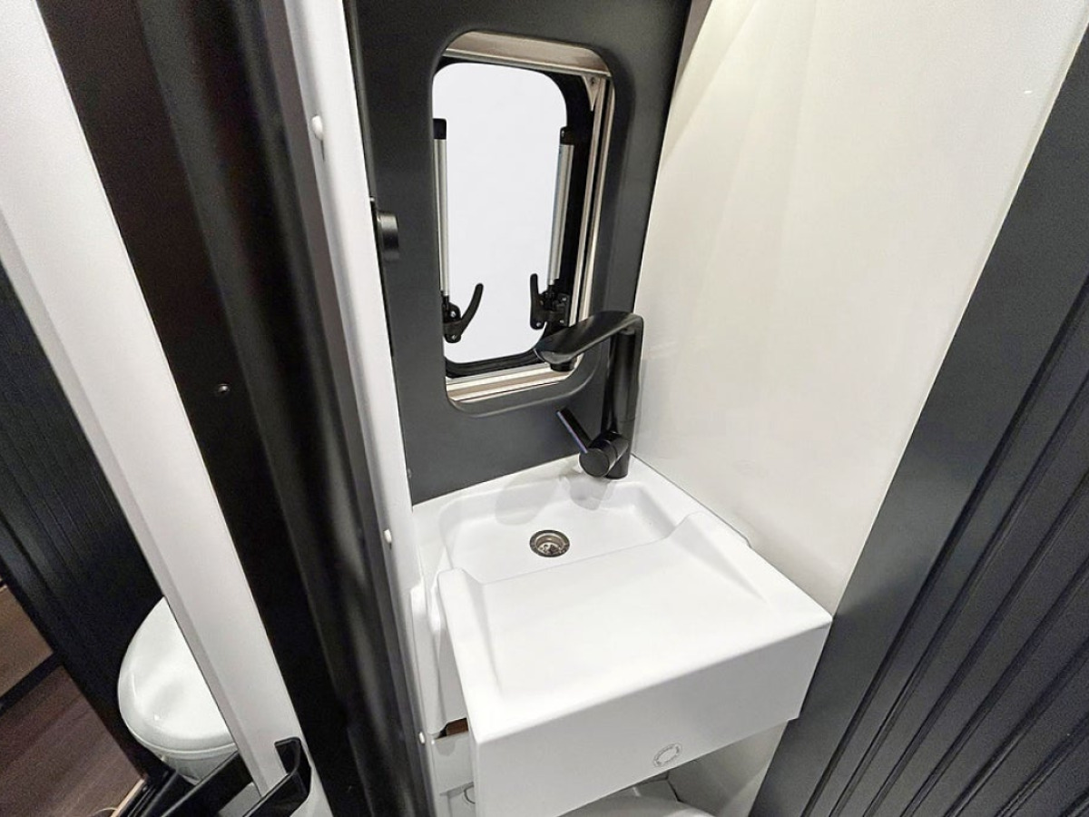 Knaus BOXLIFE 600 ME AUTOMAT ADAPTIV FARTHÅLLARE LÅNGBÄDDAR, bild 27 av 43