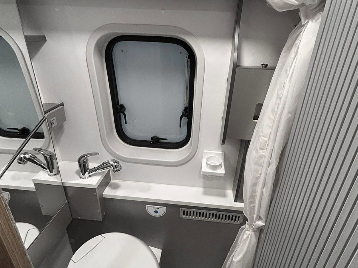 Adria Twin 600 SP SUPREME 150hk AUTOMAT ALDE Solcell Cykelställ, bild 16 av 34