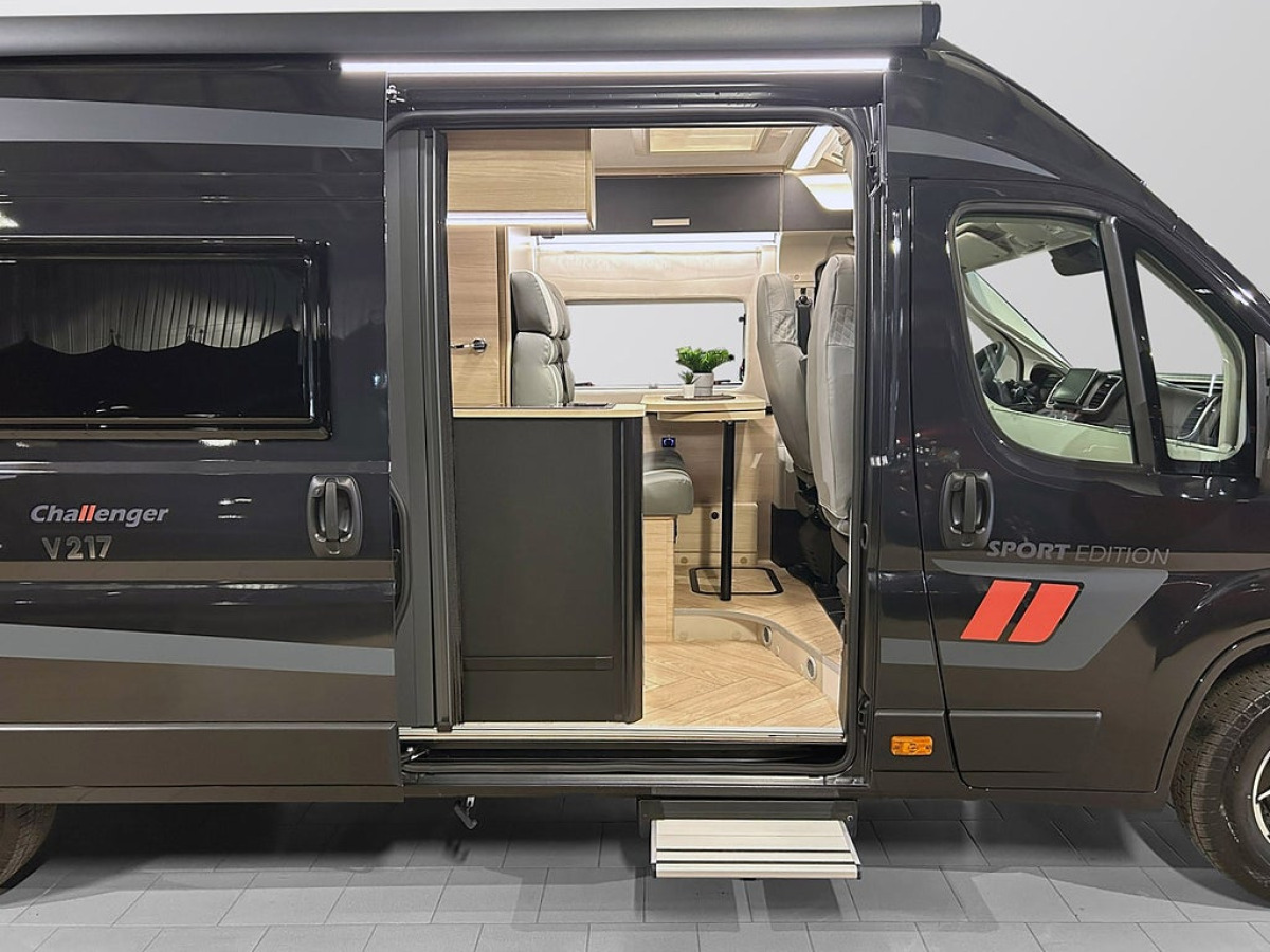 CHALLENGER V217 SPORT 180HK AUTOMAT Långbädd ADAPTIV FARTHÅLLARE DIESELVÄ, bild 4 av 43