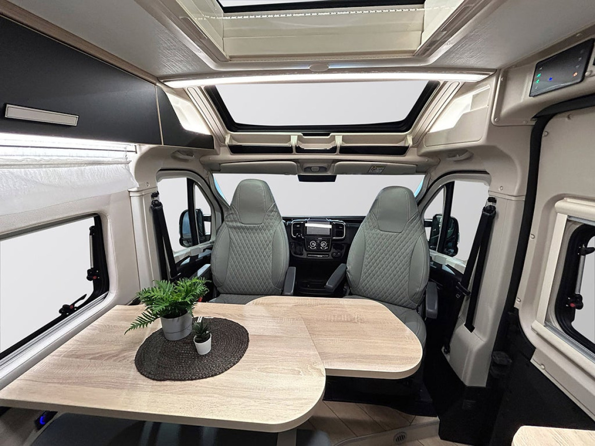 CHALLENGER V217 SPORT 180HK AUTOMAT Långbädd ADAPTIV FARTHÅLLARE DIESELVÄ, bild 12 av 43