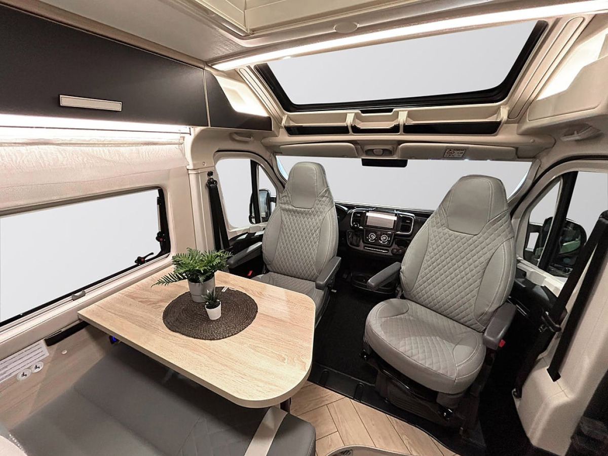 CHALLENGER V217 SPORT 180HK AUTOMAT Långbädd ADAPTIV FARTHÅLLARE DIESELVÄ, bild 13 av 43