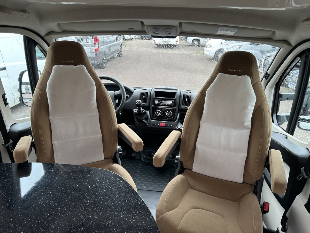 Bürstner Nexxo 720 Låga Långbäddar Toa bak 1 ägare, bild 6 av 22