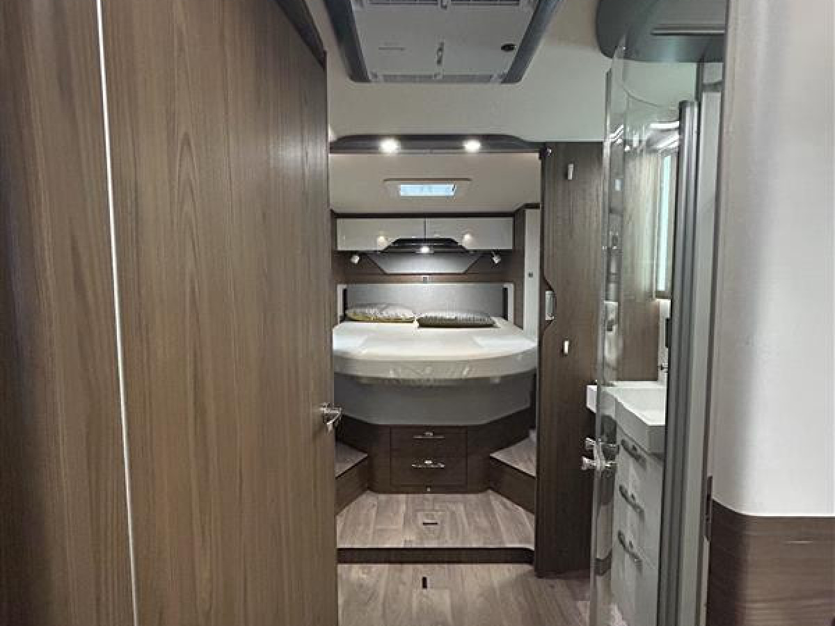 Hymer B890ML - Mercedes. Välvårdad bil med rätt utrustning för äventyr off grid., bild 12 av 21