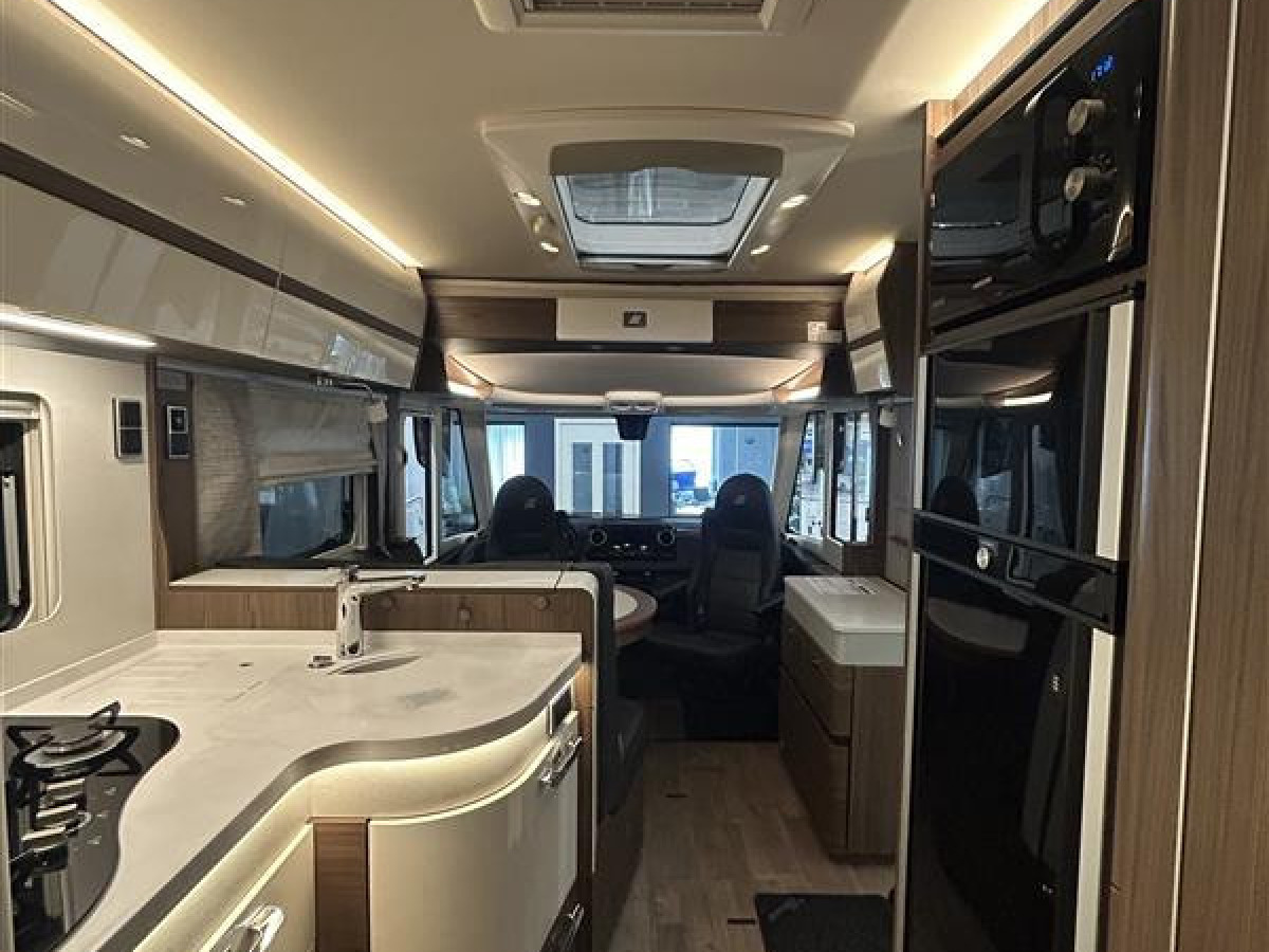 Hymer B890ML - Mercedes. Välvårdad bil med rätt utrustning för äventyr off grid., bild 19 av 21