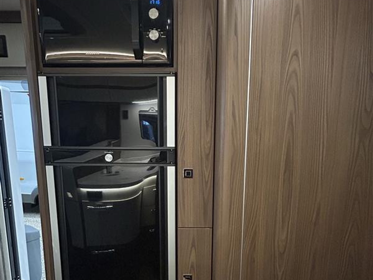 Hymer B890ML - Mercedes. Välvårdad bil med rätt utrustning för äventyr off grid., bild 10 av 21