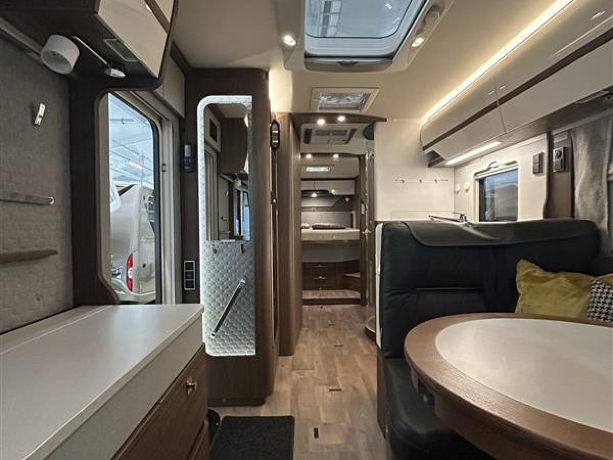 Hymer B890ML - Mercedes. Välvårdad bil med rätt utrustning för äventyr off grid., bild 5 av 21