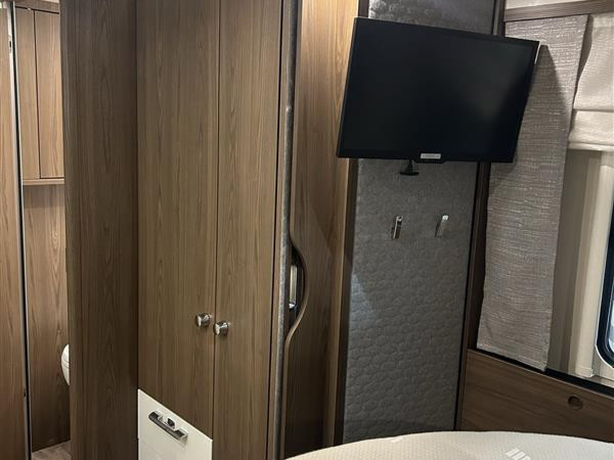 Hymer B890ML - Mercedes. Välvårdad bil med rätt utrustning för äventyr off grid., bild 18 av 21