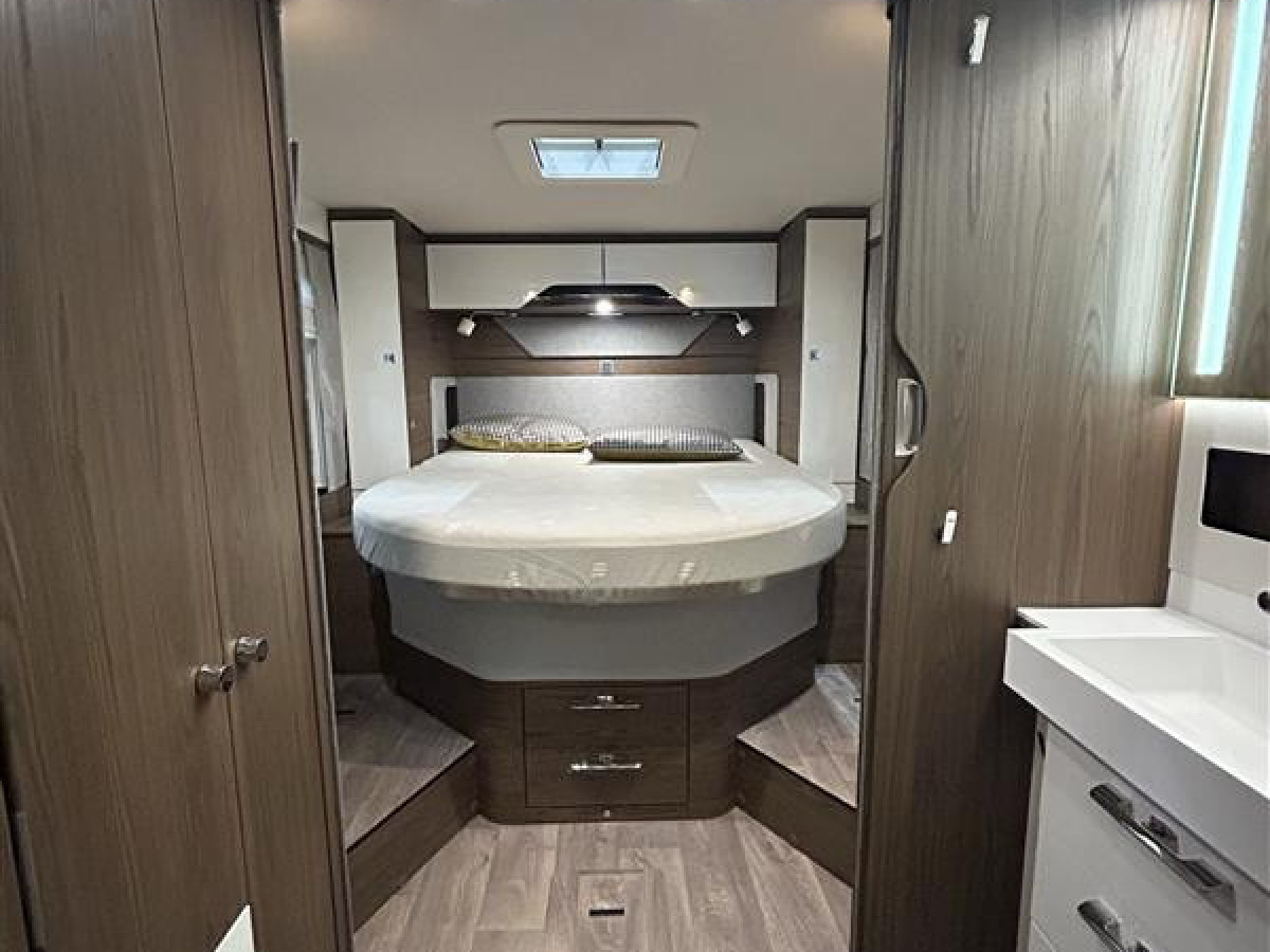 Hymer B890ML - Mercedes. Välvårdad bil med rätt utrustning för äventyr off grid., bild 16 av 21