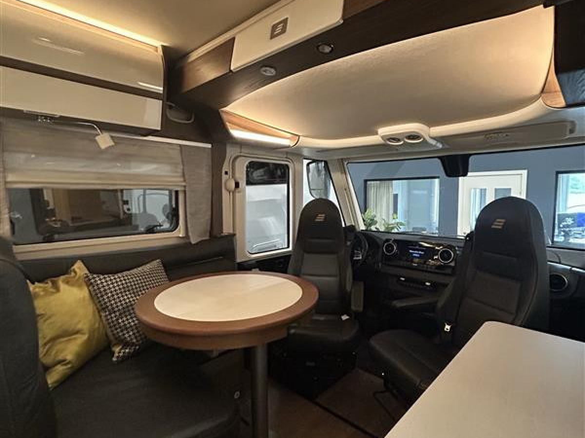 Hymer B890ML - Mercedes. Välvårdad bil med rätt utrustning för äventyr off grid., bild 4 av 21