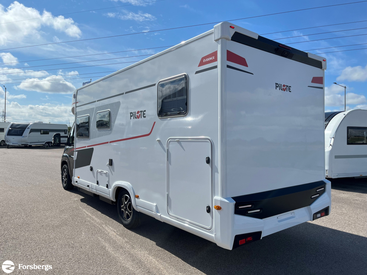 Pilote P740 FC EVIDENC Rikligt utrustad, bild 2 av 4