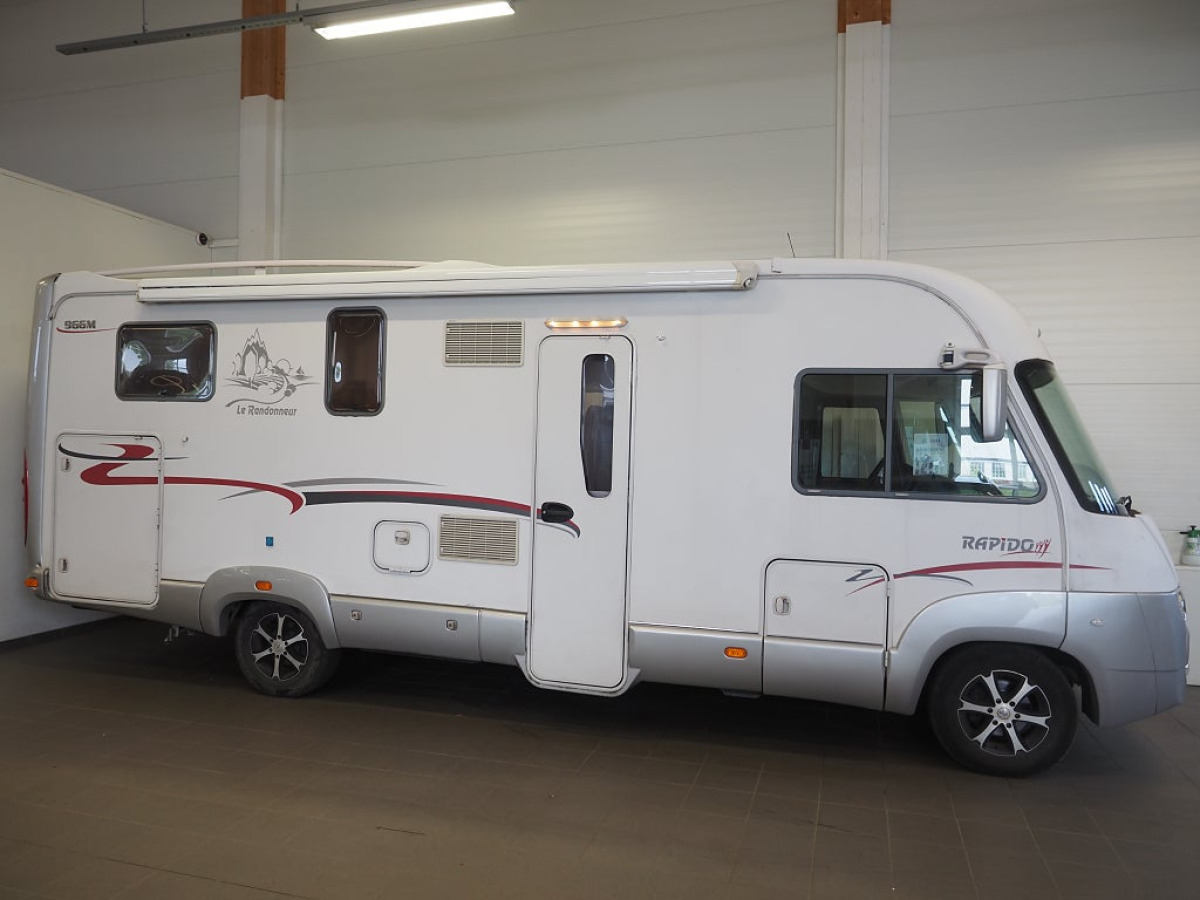 Rapido M996 Mercedes Benz I Aut I 150hk I Långbäddar, bild 2 av 18