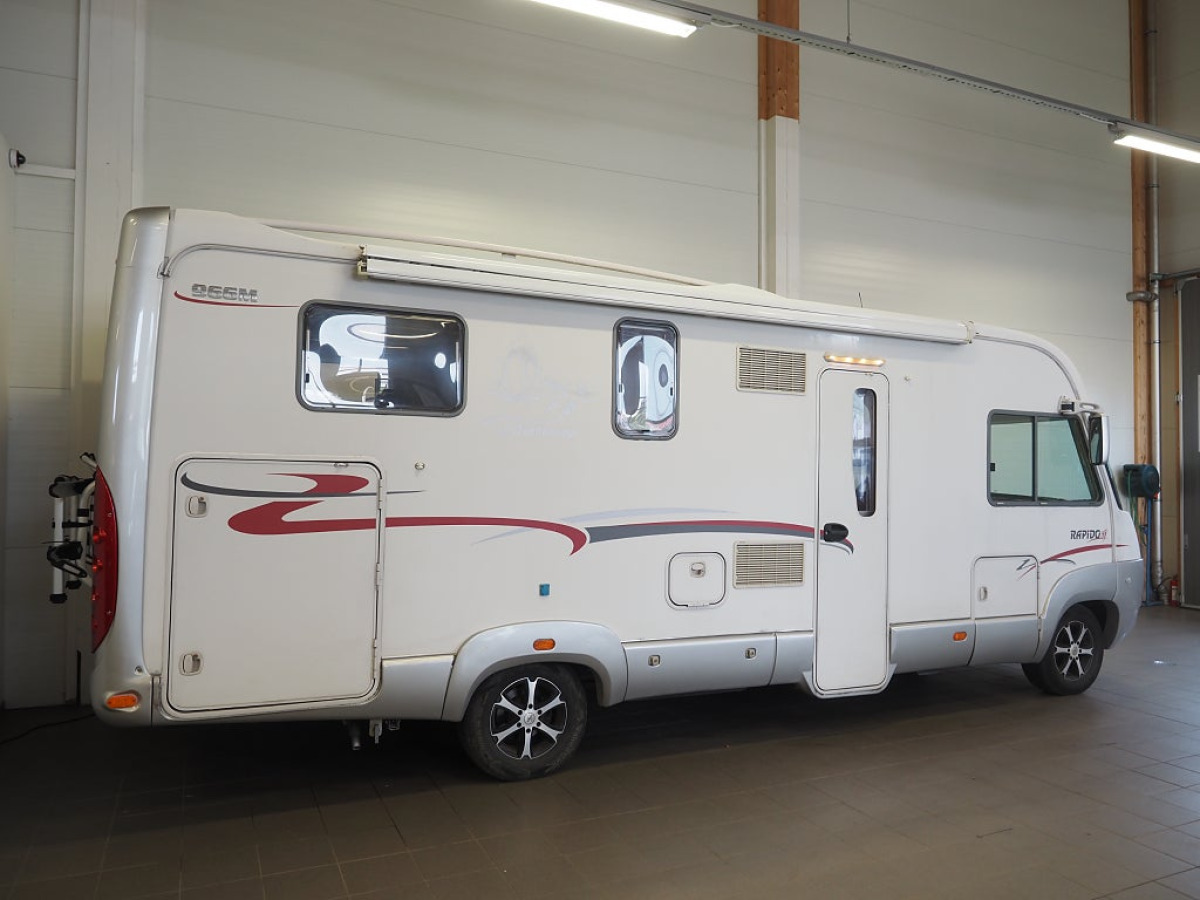 Rapido M996 Mercedes Benz I Aut I 150hk I Långbäddar, bild 3 av 18