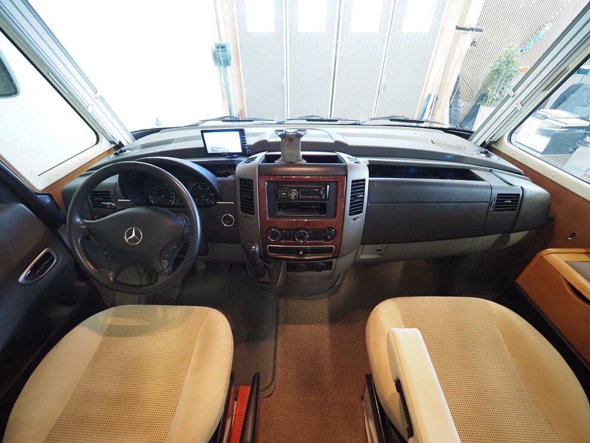 Rapido M996 Mercedes Benz I Aut I 150hk I Långbäddar, bild 7 av 18