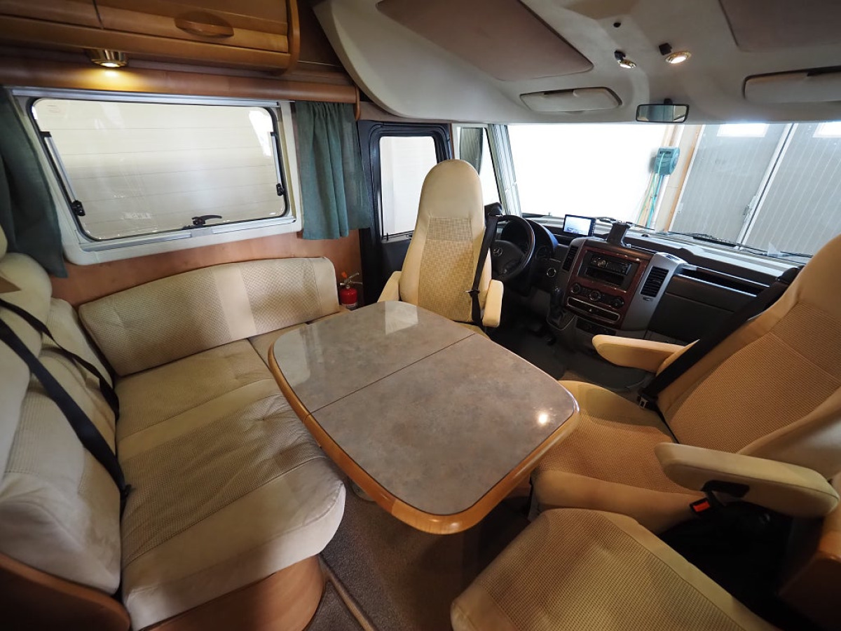 Rapido M996 Mercedes Benz I Aut I 150hk I Långbäddar, bild 8 av 18
