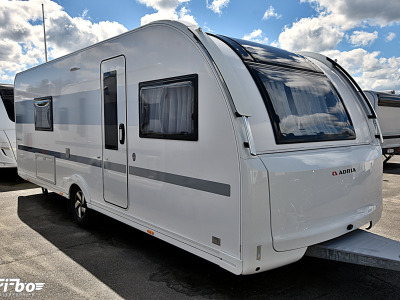 Adria 613 UT Adora, Queenbed