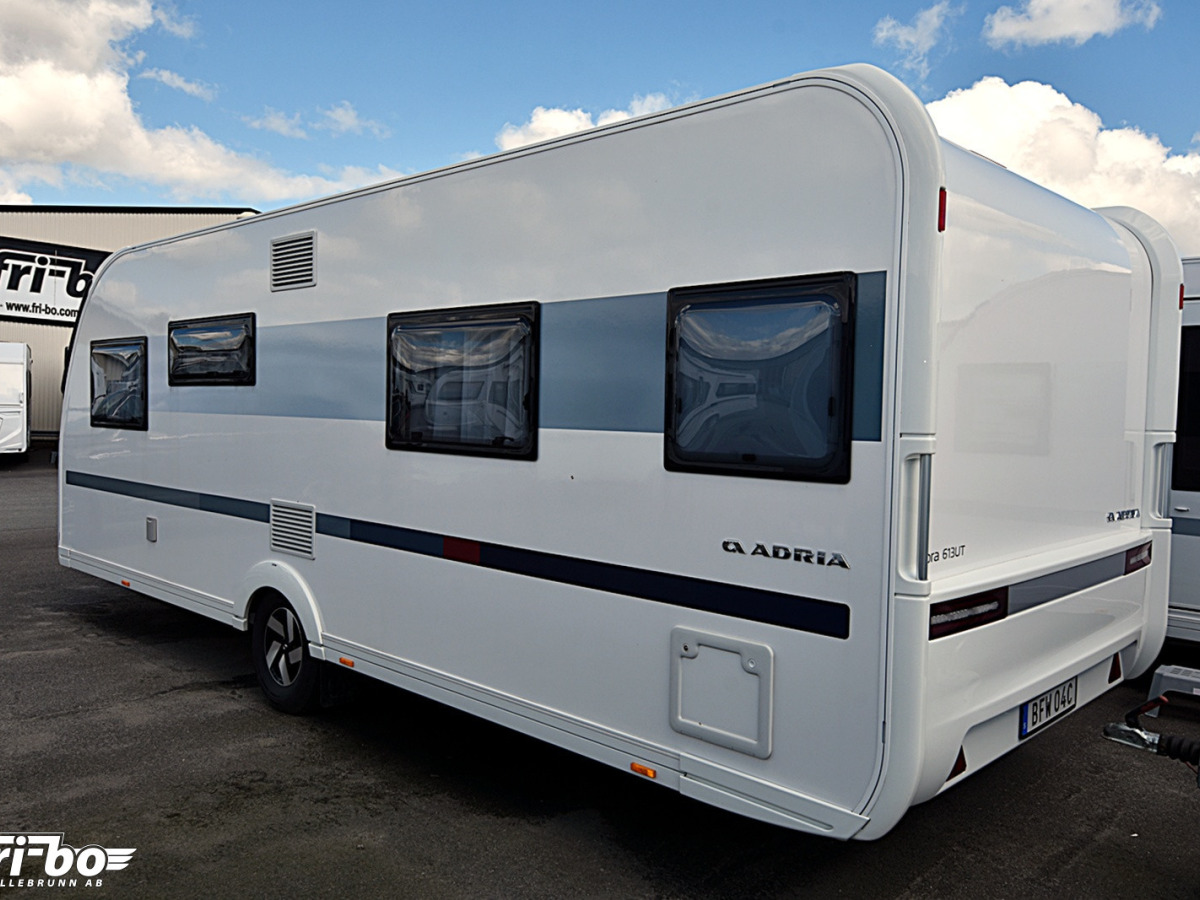 Adria 613 UT Adora, Queenbed, bild 2 av 25