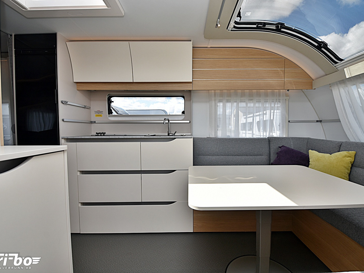 Adria 613 UT Adora, Queenbed, bild 3 av 25