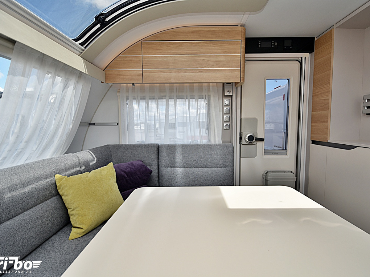Adria 613 UT Adora, Queenbed, bild 6 av 25