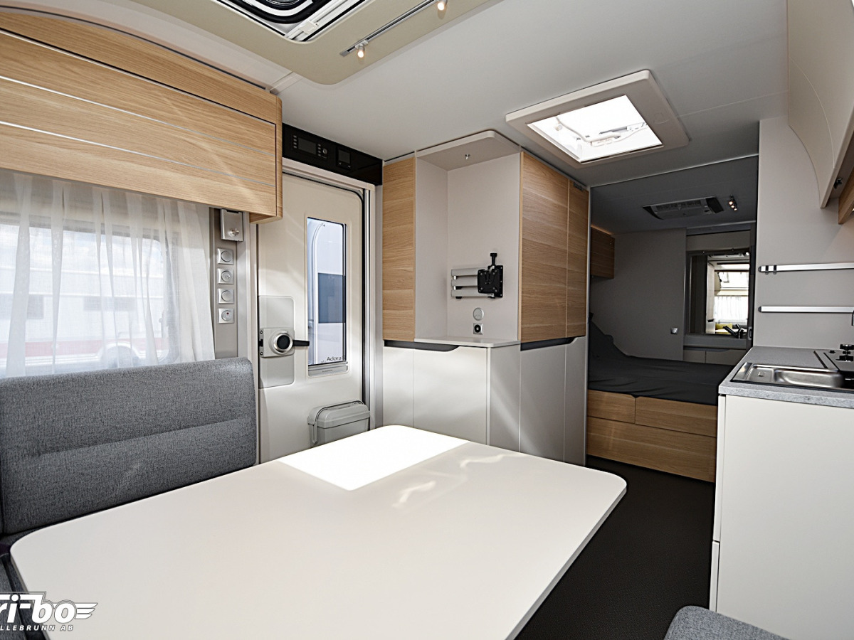 Adria 613 UT Adora, Queenbed, bild 7 av 25