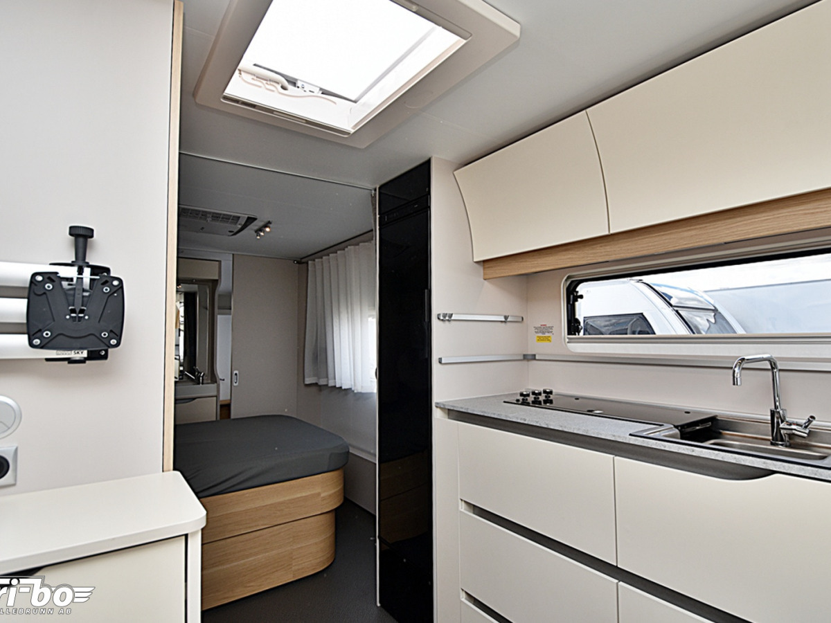 Adria 613 UT Adora, Queenbed, bild 10 av 25