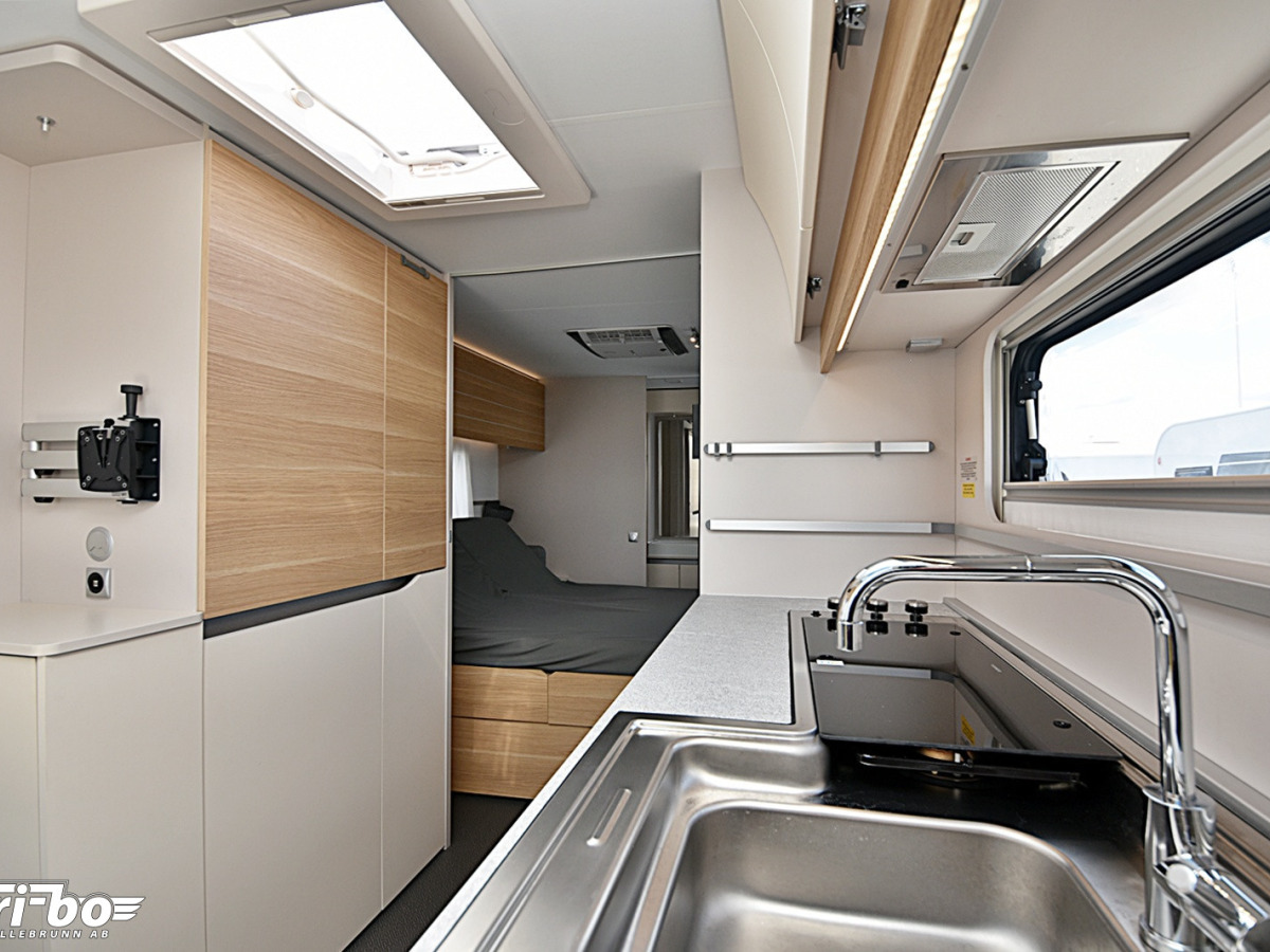 Adria 613 UT Adora, Queenbed, bild 11 av 25