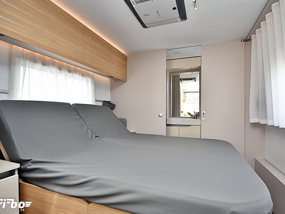 Adria 613 UT Adora, Queenbed, bild 12 av 25