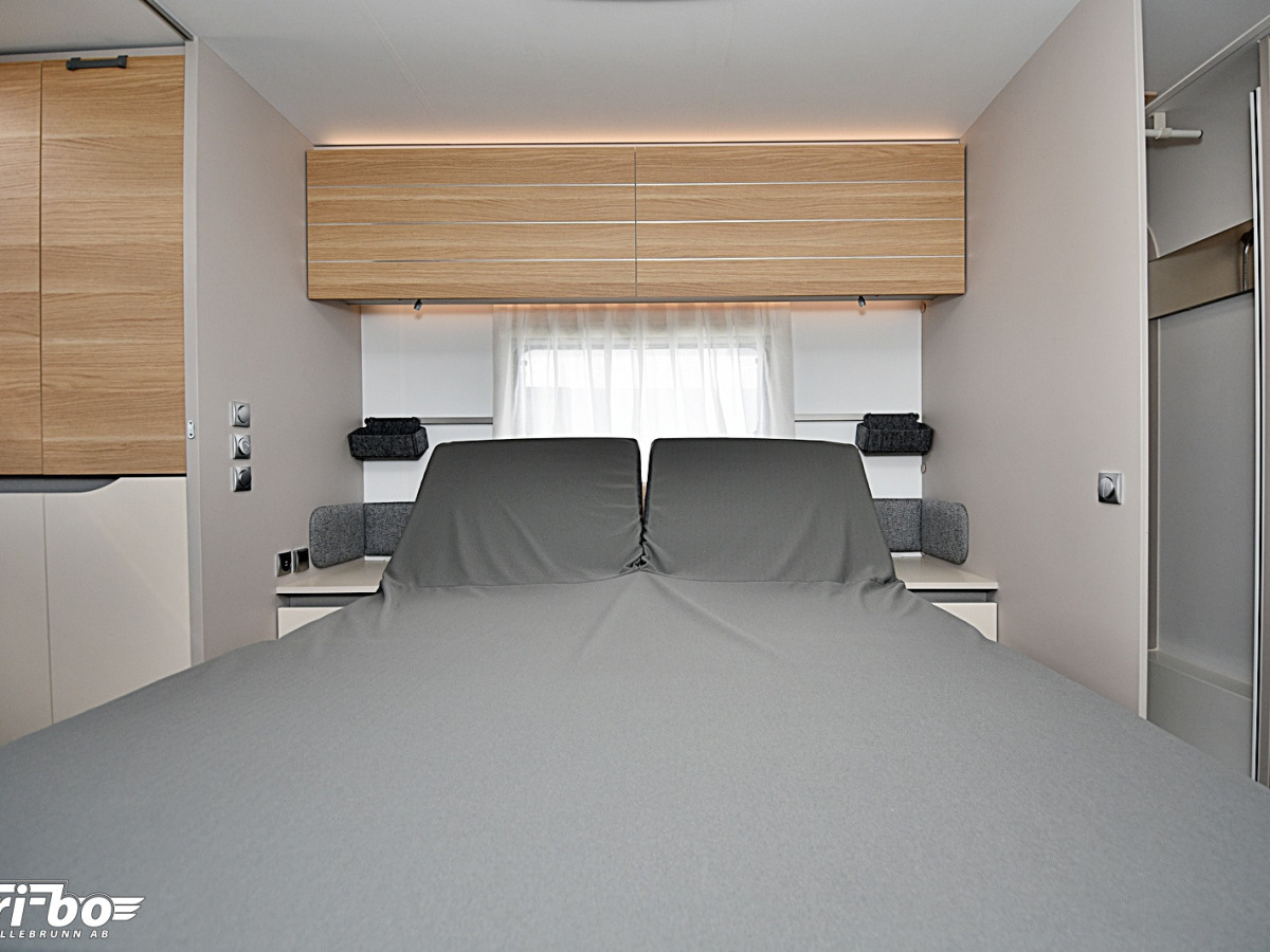Adria 613 UT Adora, Queenbed, bild 14 av 25
