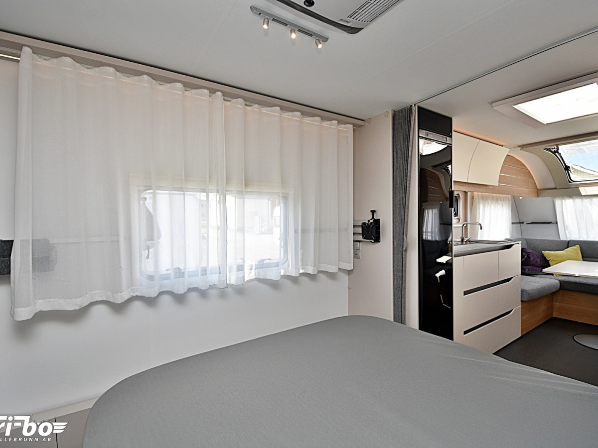 Adria 613 UT Adora, Queenbed, bild 16 av 25