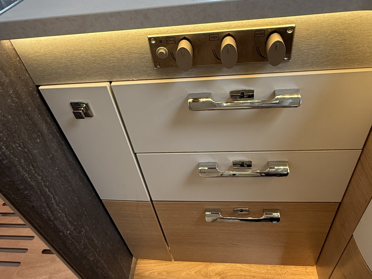 Hymer B 780 ML / AUTOMAT / ALDE / LÅNGBÄDDAR / MERCEDES, bild 14 av 28