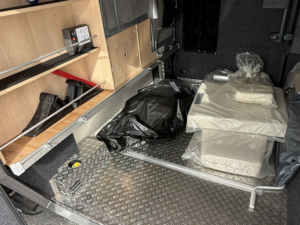 Hymer B 780 ML / AUTOMAT / ALDE / LÅNGBÄDDAR / MERCEDES, bild 24 av 28