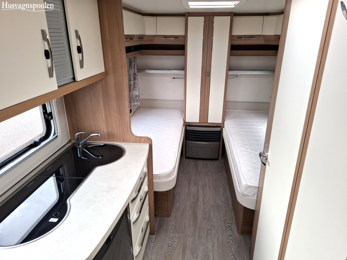 Hobby 460 LU De Luxe Långbäddar, Solpanel, Markis, bild 5 av 9
