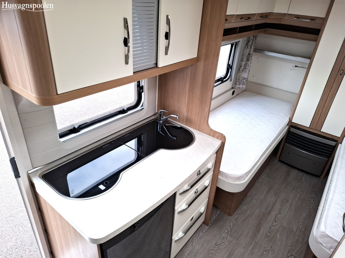 Hobby 460 LU De Luxe Långbäddar, Solpanel, Markis, bild 6 av 9