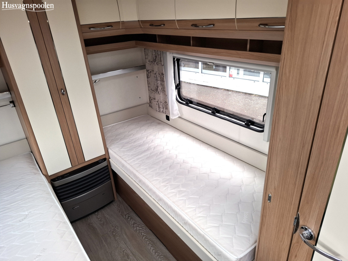 Hobby 460 LU De Luxe Långbäddar, Solpanel, Markis, bild 7 av 9