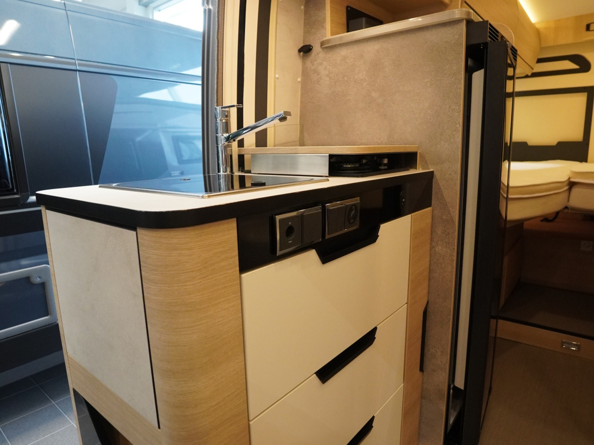 Rapido V68, Automat, 2xAC, 2xSolcell, bild 6 av 22
