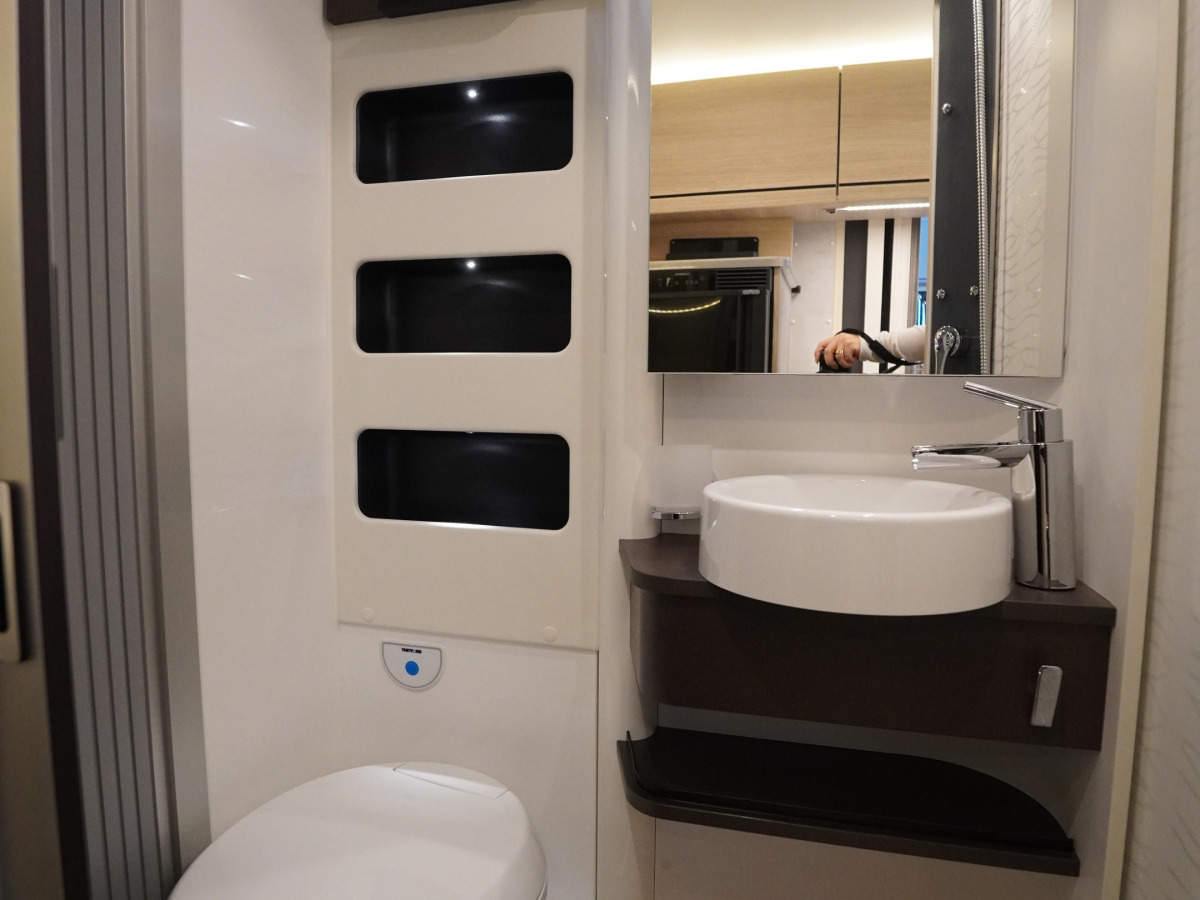 Rapido V68, Automat, 2xAC, 2xSolcell, bild 11 av 22