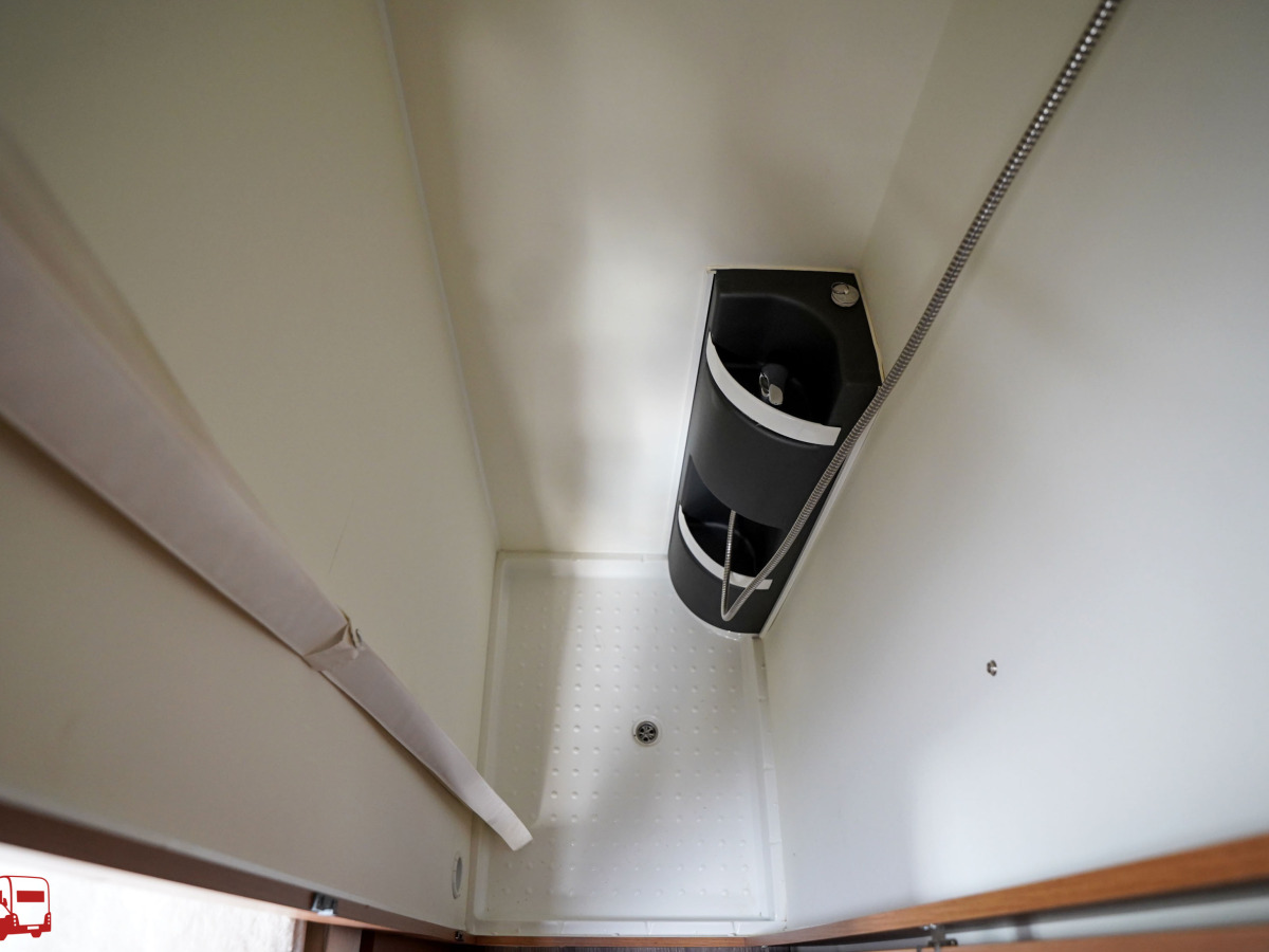 Eura Mobil PROFILA ONE 690 QB Queenbädd Taksäng, bild 19 av 43