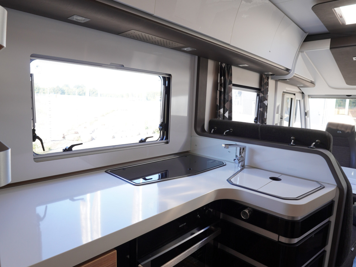 Adria SONIC SUPREME I 810SC 177hk Hydraulben Solcell, bild 9 av 30