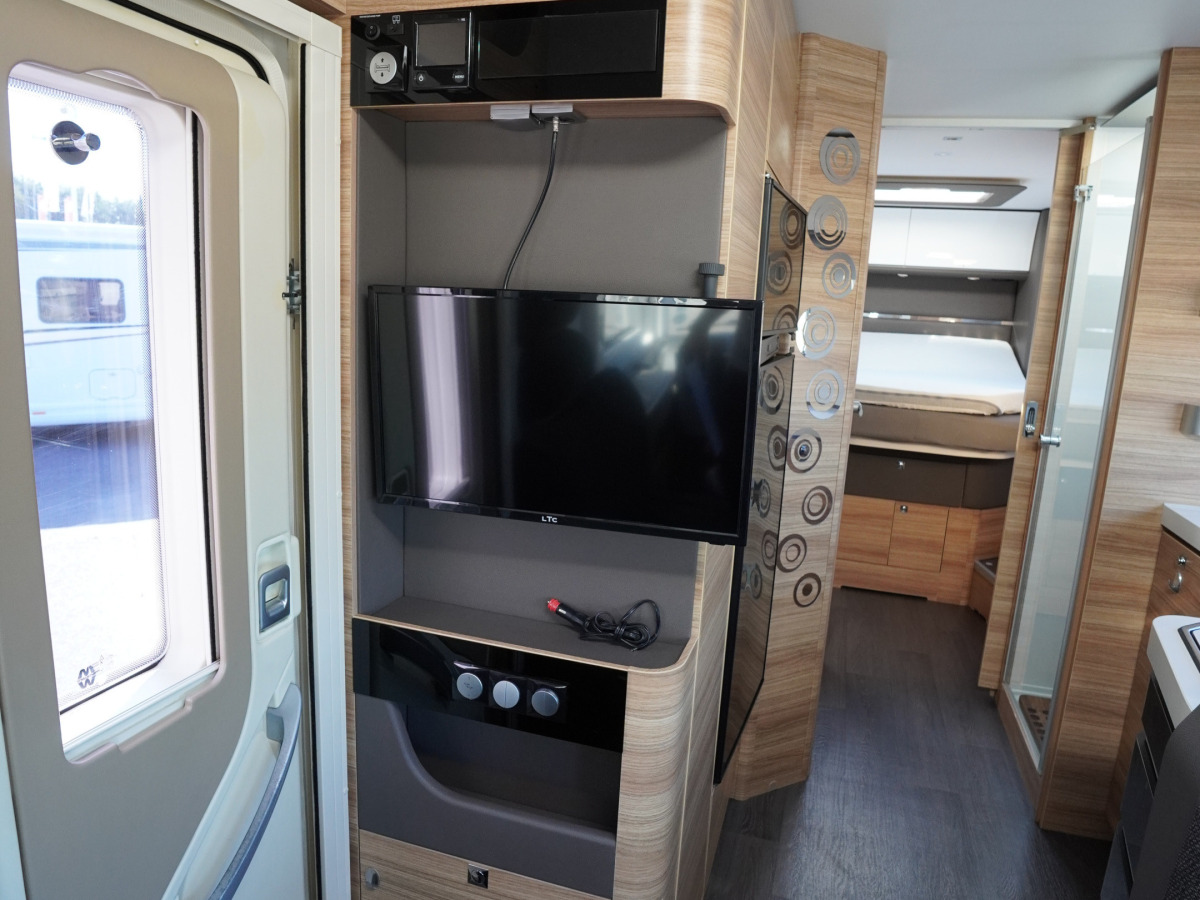 Adria SONIC SUPREME I 810SC 177hk Hydraulben Solcell, bild 7 av 30