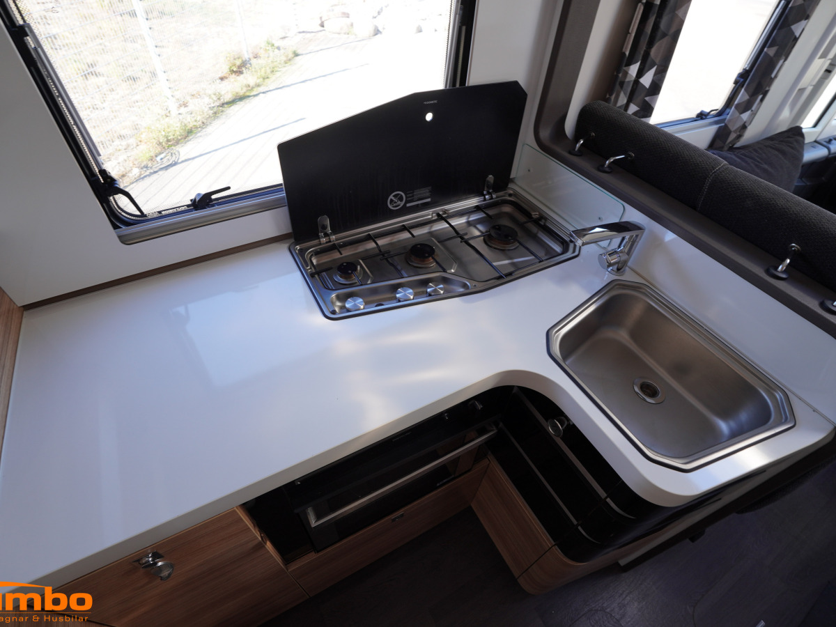Adria SONIC SUPREME I 810SC 177hk Hydraulben Solcell, bild 11 av 30