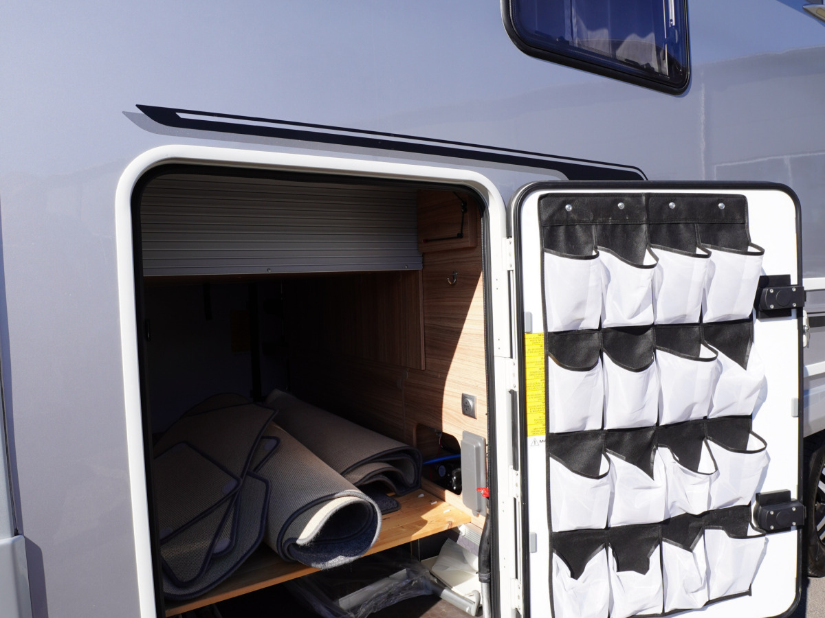 Adria SONIC SUPREME I 810SC 177hk Hydraulben Solcell, bild 28 av 30