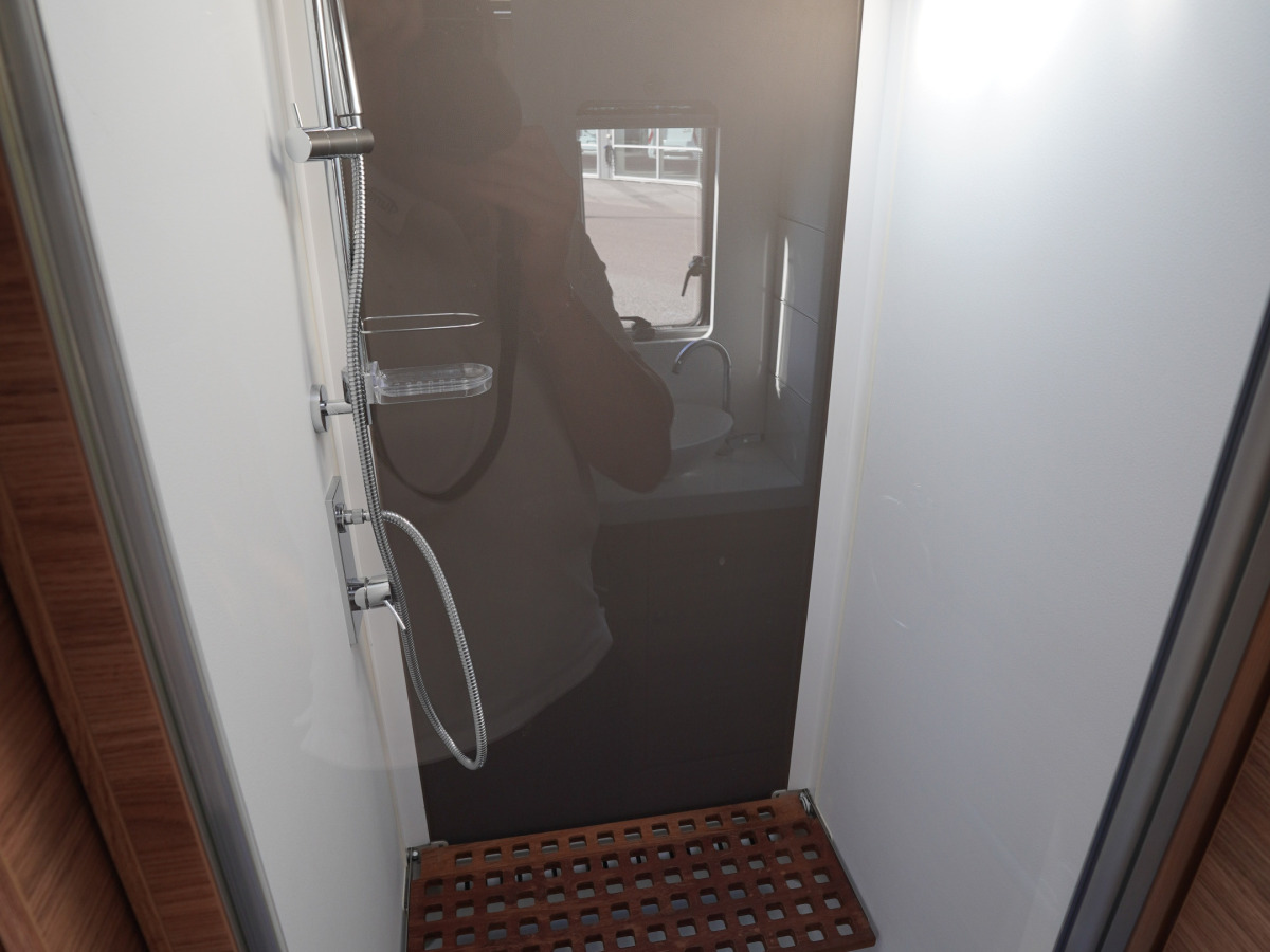 Adria SONIC SUPREME I 810SC 177hk Hydraulben Solcell, bild 16 av 30