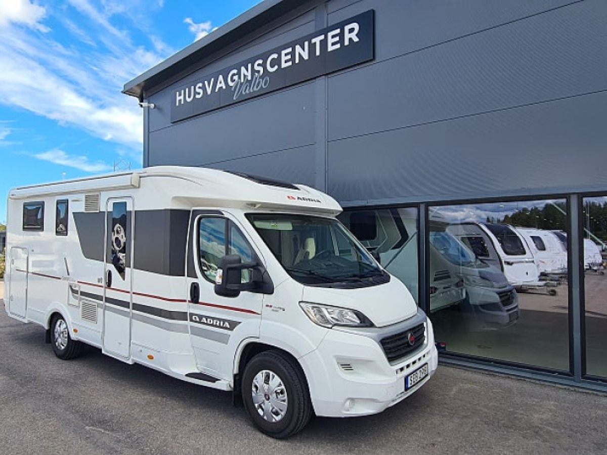 Adria Coral S 690 SL Enkelsäng, Superfint skick, bild 1 av 17