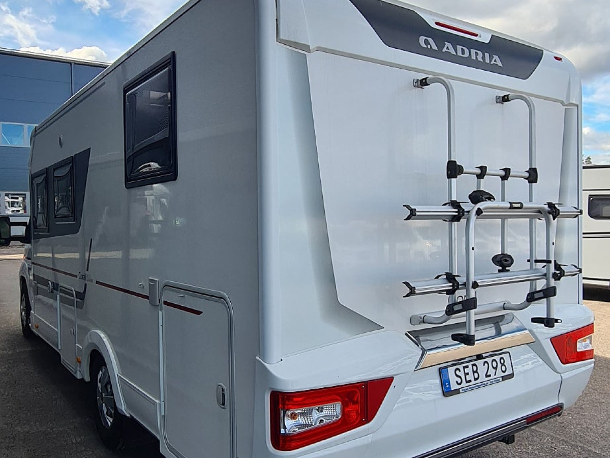 Adria Coral S 690 SL Enkelsäng, Superfint skick, bild 3 av 17