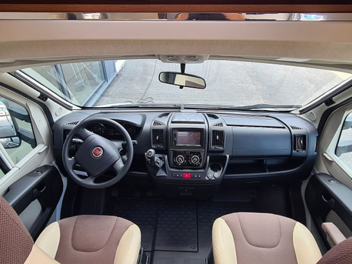 Adria Coral S 690 SL Enkelsäng, Superfint skick, bild 6 av 17