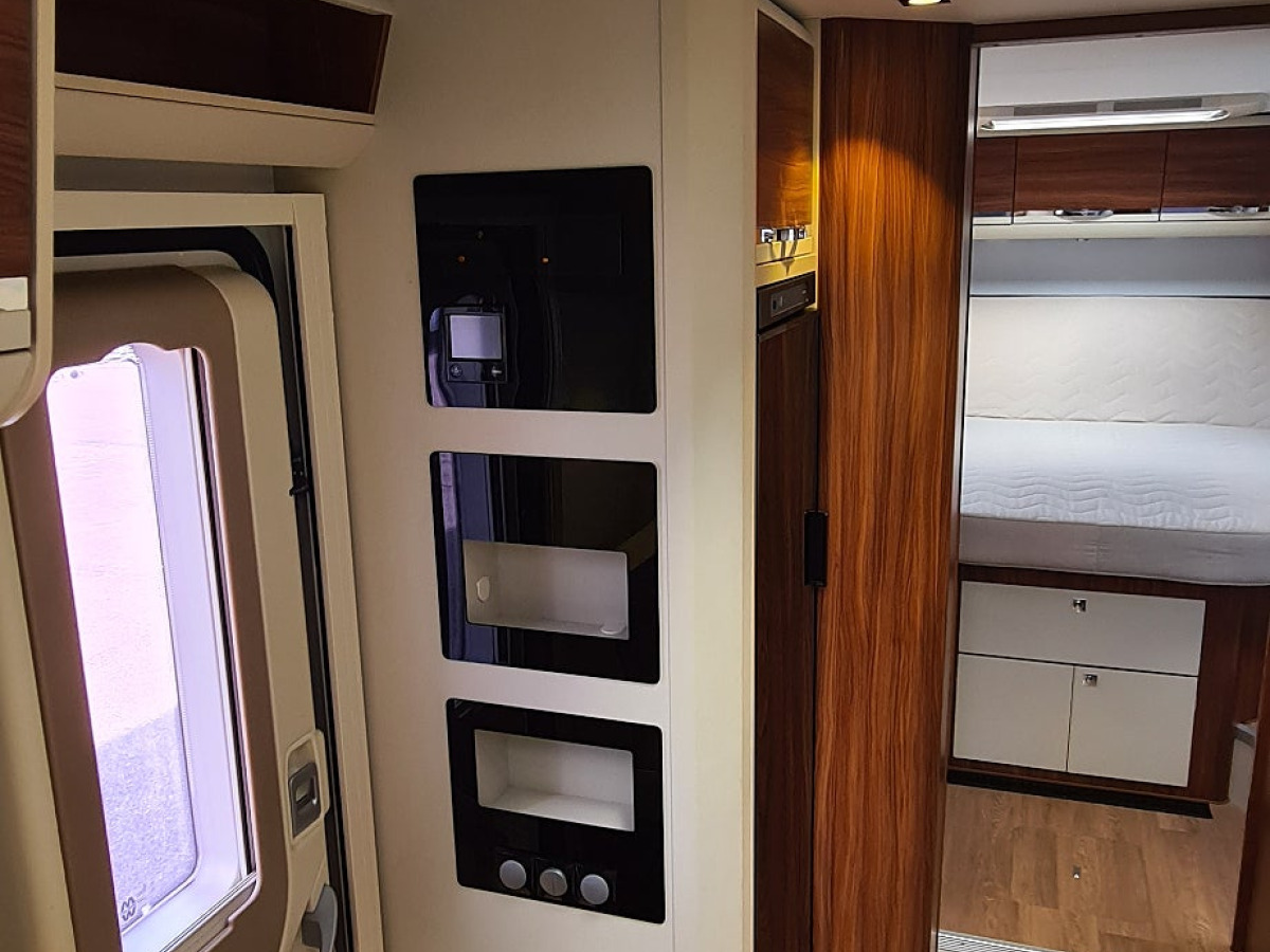 Adria Coral S 690 SL Enkelsäng, Superfint skick, bild 8 av 17